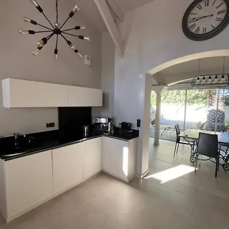 בית נופש House Nartelles L Bbq & Pool L Shellter